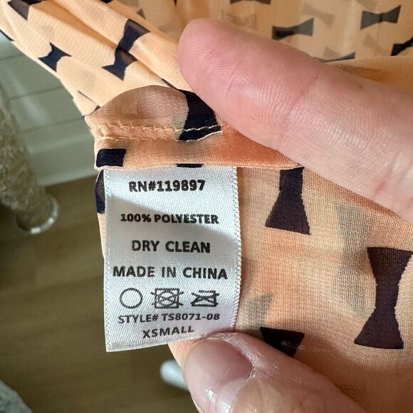 Semi sheer Collective Concepts mini bow tie print 3/4 sleeve blouse sz XS - Picture 7 of 7